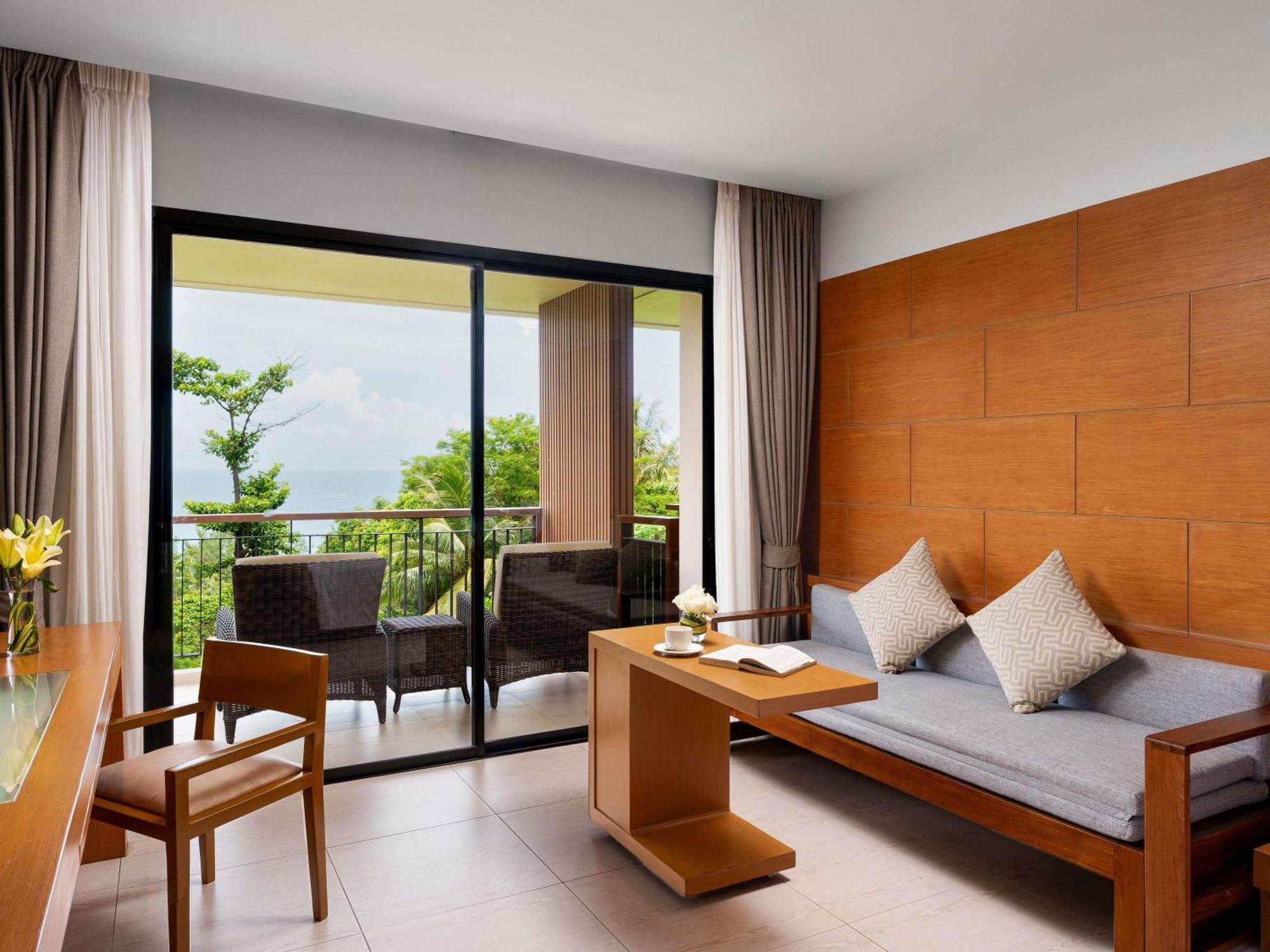 Deluxe King Room Balcony Sea View