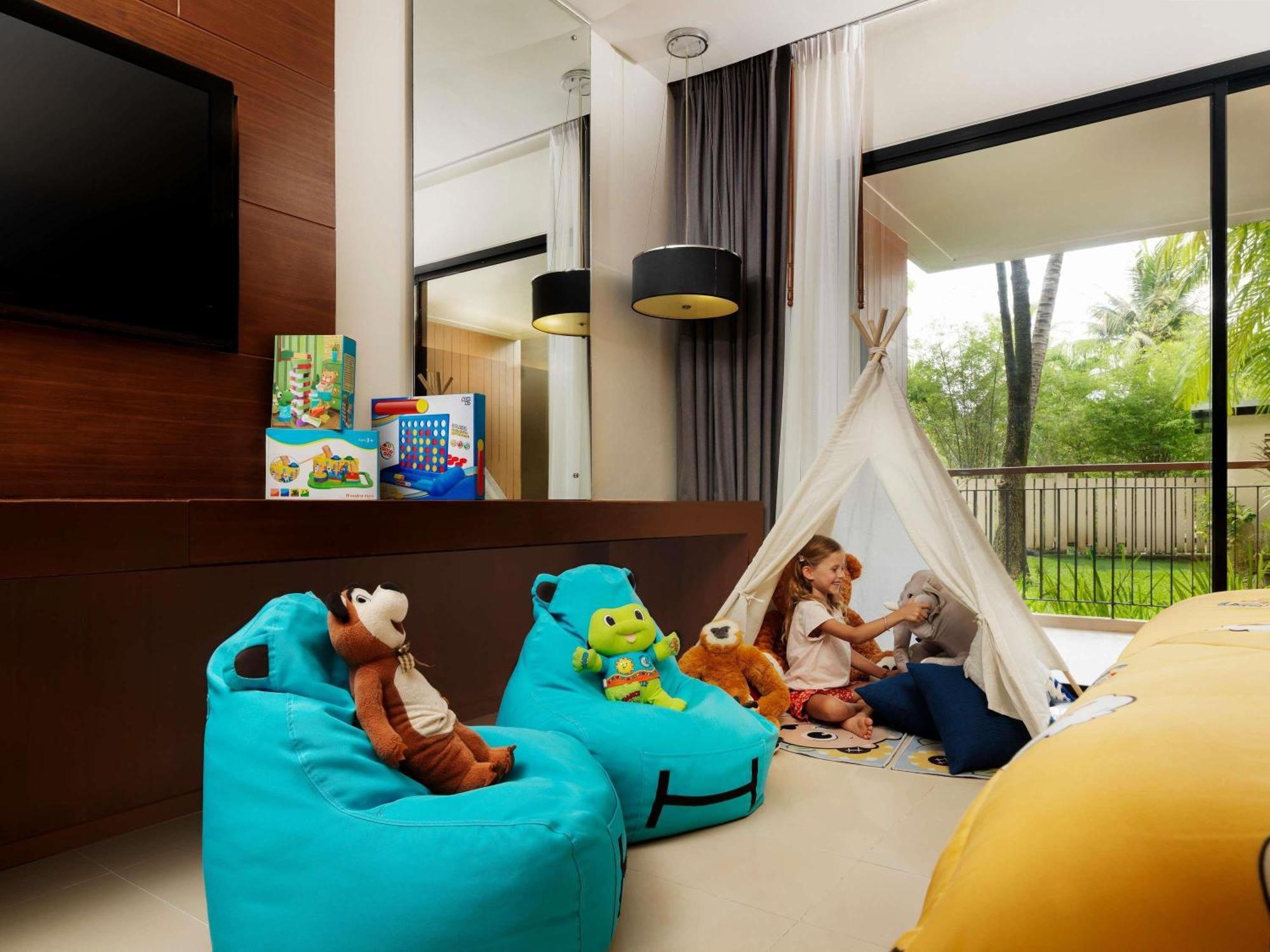 Family Room Balcony Garden View